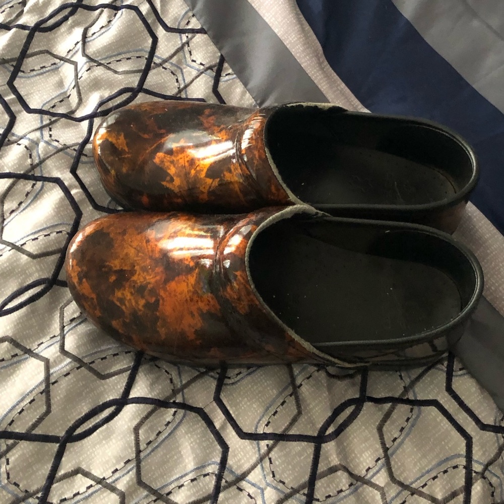 Women’s fall leaves dansko